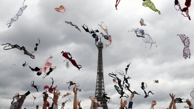 Национальный День без лифчика отмечается сегодня