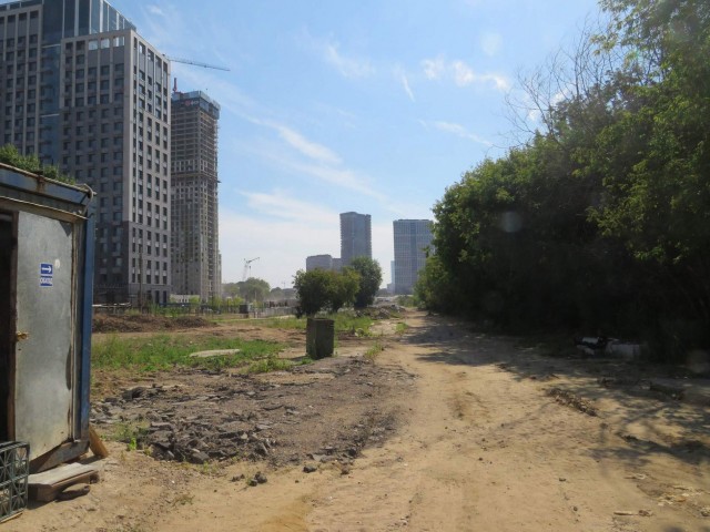 Шляюсь по Москве (утопленный самокат и чужеродная красота).