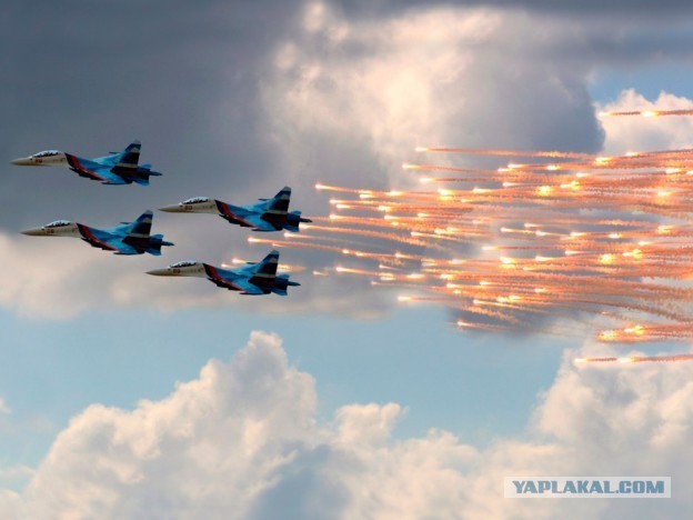 Кто пикирует в подмосковном небе?