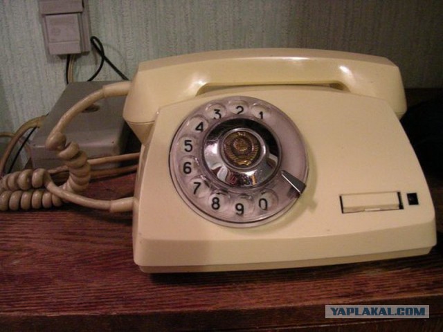 А каким был твой первый телефон?