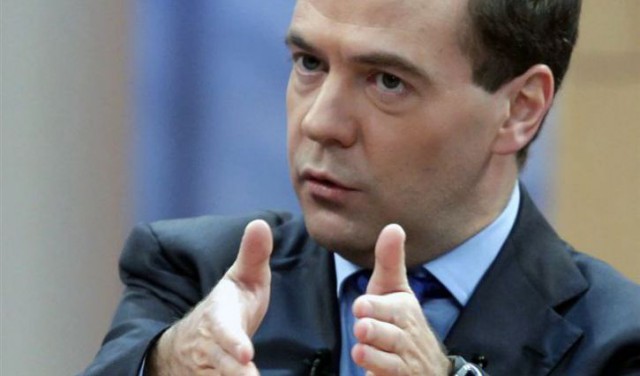 Медведев заявил о росте пенсий в 15 раз