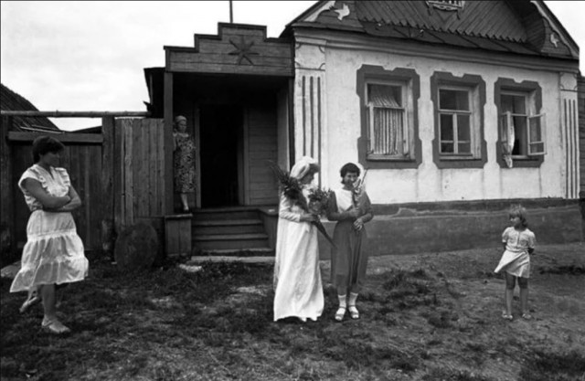 "Балы, красавицы, лакеи, юнкера, и вальсы Шуберта, и хруст французской булки"