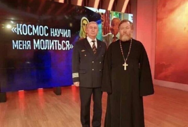 Мрак, пошлятина, политота и баяны, всё как вы любите, дорогие деграданты
