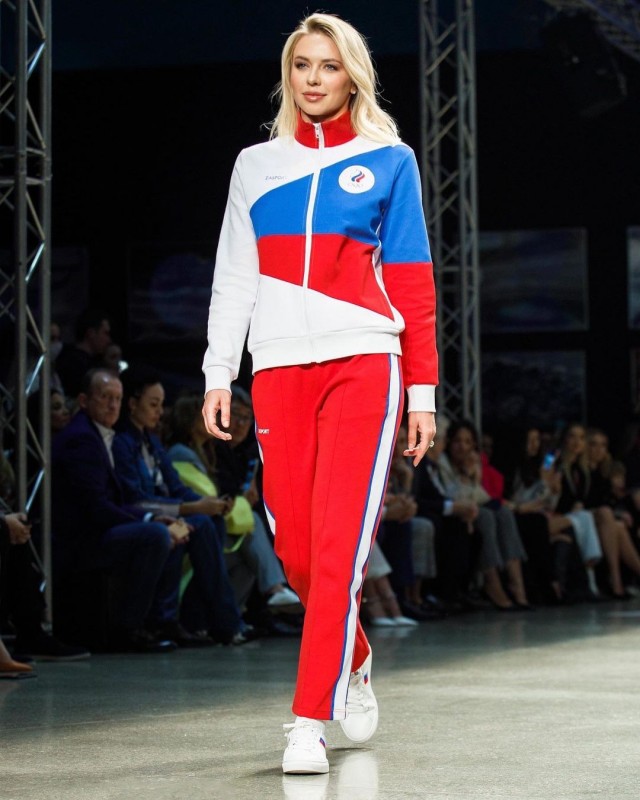 Девушки на спорте и около него!