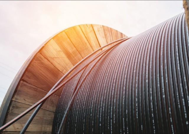 В Москве неизвестные перерезали и похитили более километра кабеля Минобороны