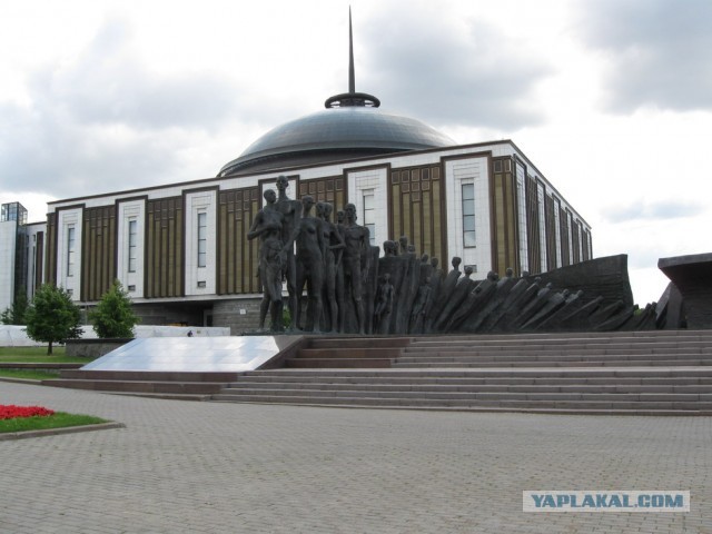 В Крыму расчленили памятник советским воинам