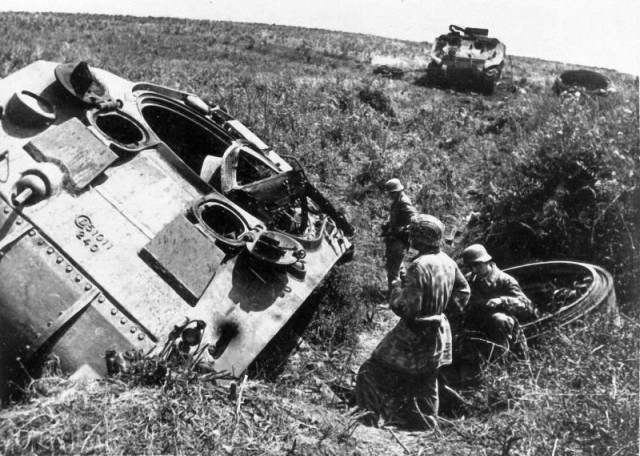 Цветные фотографии бронетехники времён Второй мировой войны