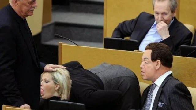 Депутат станицы Алексеевской избила активистку, потому что заседание, оказывается, нельзя снимать на камеру.