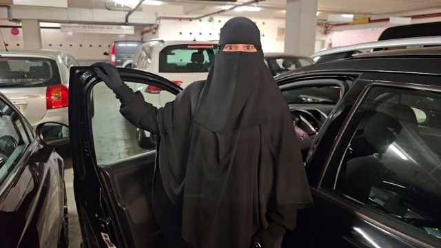 В Германии запретили управлять автомобилем в никабе