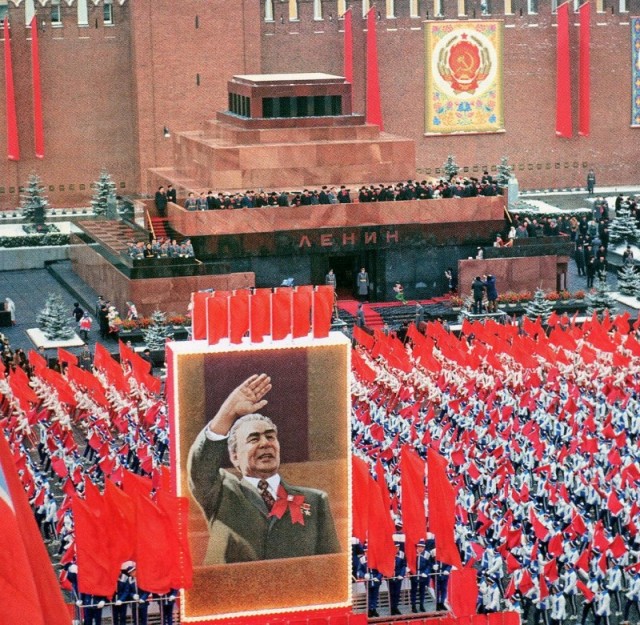 День в истории. Отмена поста номер один у Мавзолея