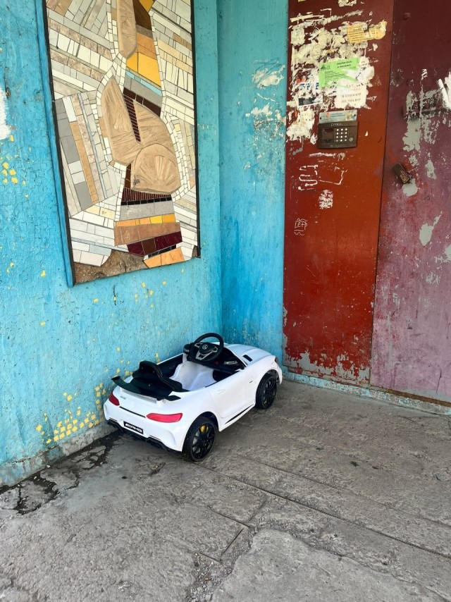 Так вот откуда берутся водители ставящие машины у дверей домов.