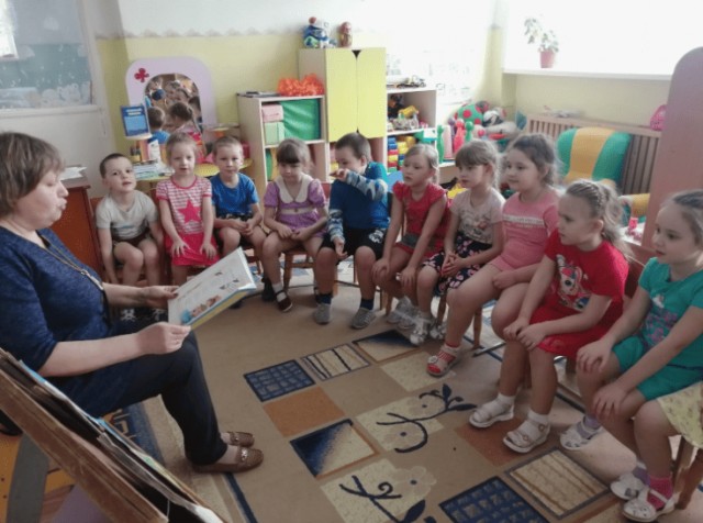 "Работаю на износ". 3 года работаю воспитателем в саду и я не понимаю, как можно прожить на эти деньги? Честно о своем опыте