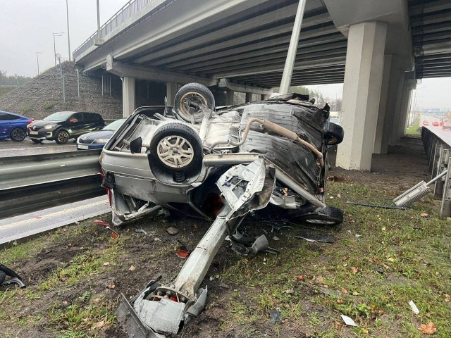 В Воронеже на улице Остужева 22-летний водитель ВАЗ-2115 попал в ДТП