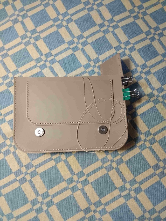 А почему женщин раздражает "являющийся на диване" муж?