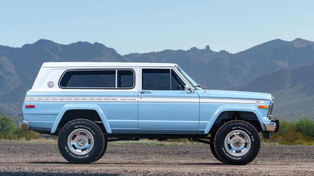 Jeep Cherokee в лёгком тюнинге. Немного автобезумия в фото.