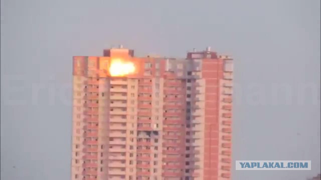 Луганск.Момент попадания снаряда в 25-этажный дом