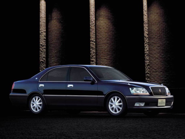 Леворульная Toyota Crown - специально для Китая.