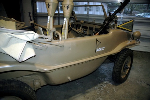 Жук-плавунец: тест-драйв Volkswagen Type 166 Schwimmwagen