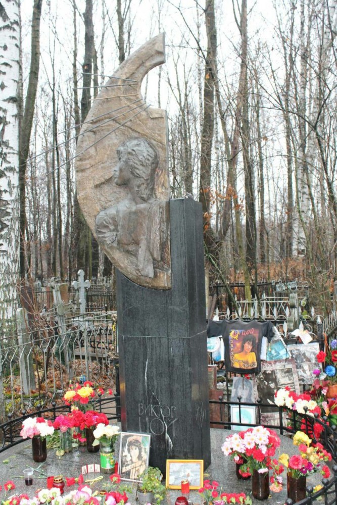 Из жизни аранжировщиков. Ольга Кормухина хочет засудить Полину Гагарину за песню Цоя.