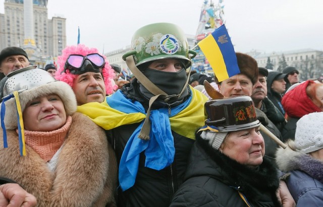 Непримеримые херои и  борцы с российским флагом. Правда беглые и в Милане.