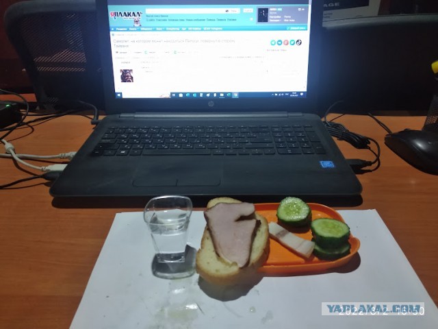 Самолет, на котором может находиться Пелоси, повернул в сторону Тайваня