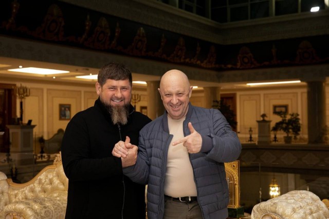 ЧВК получила боевое распоряжение, "вагнерам"  должны выдать всё необходимое для продолжение штурма Бахмута
