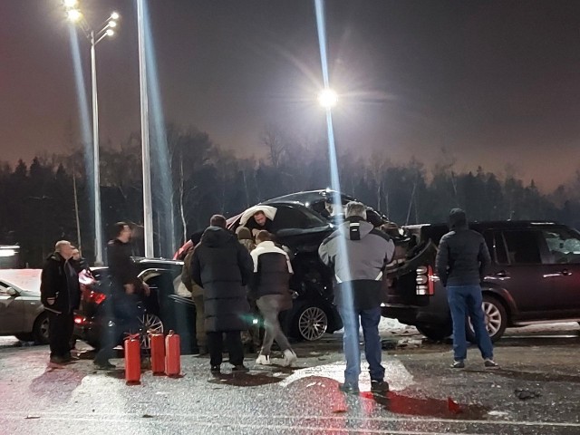 На днях на трассе М11 в окрестностях подмосковных Химок состоялось автомобильно-гимнастическое выступление