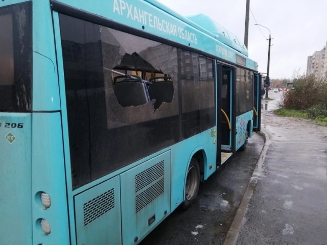 В Архангельске мужчина взял в заложники женщину
