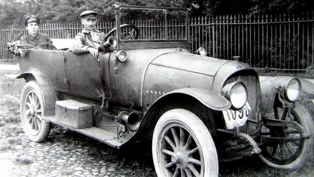 Гусеничный Rolls-Royce Silver Ghost Владимира Ильича Ленина. Автомобиль был закуплен в Англии в 1922 год