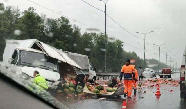 Газель с арбузами разбилась под Серпуховом.