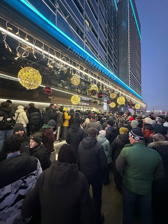 В Питере экскаватор на «Юго-Западной» сломался, проработав всего 30 минут