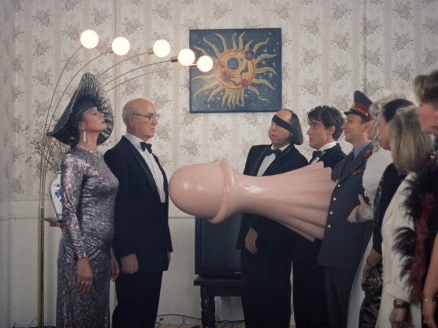 Красный пенис официально останется на гербе швейцарского Берна