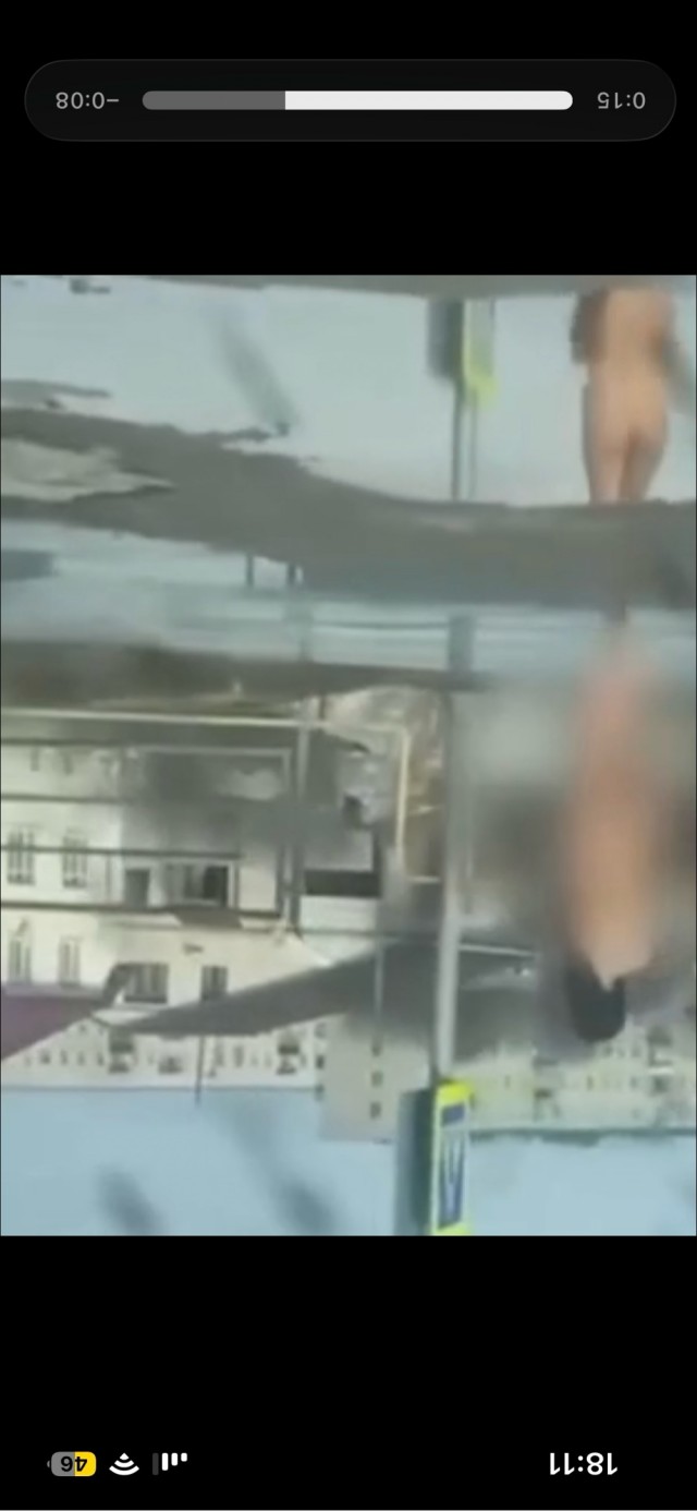 По Екатеринбургу прогулялась голая девушка
