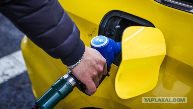 Продажа бензина АИ-92 в России стала убыточной.