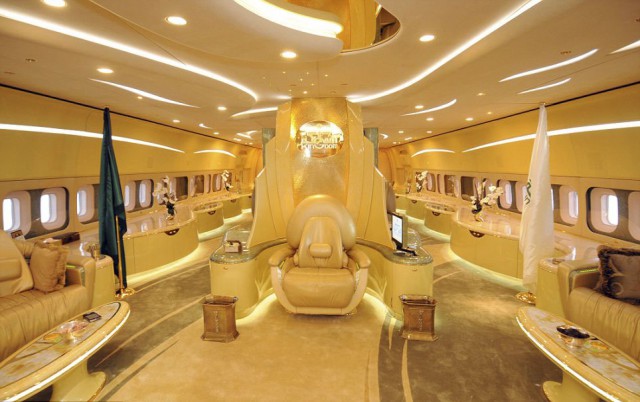 Внутри самолета короля Саудовской Аравии