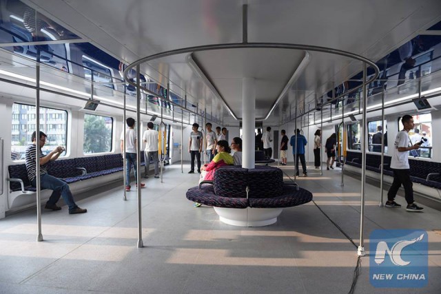 В Китае УЖЕ испытали действующую модель «автобуса будущего»