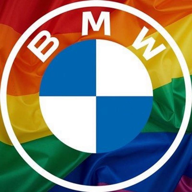 BMW российской сборки требовал признать Крым украинским