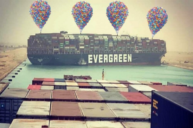 «Шип хеппенс»: огромный контейнеровоз заблокировал Суэцкий канал и стал мемом