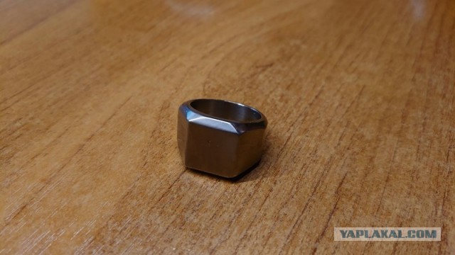 Кольцо из титана со вставкой из дамасской стали