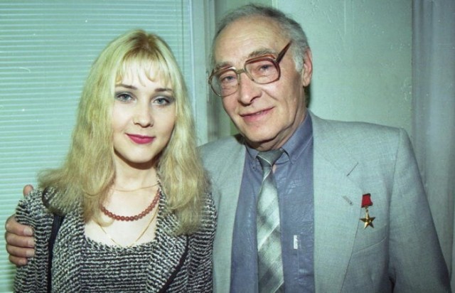 Дочь рулила его деньгами и карьерой, а он умер от одиночества: Почему родные Вячеслава Тихонова не исполнили его последнюю волю