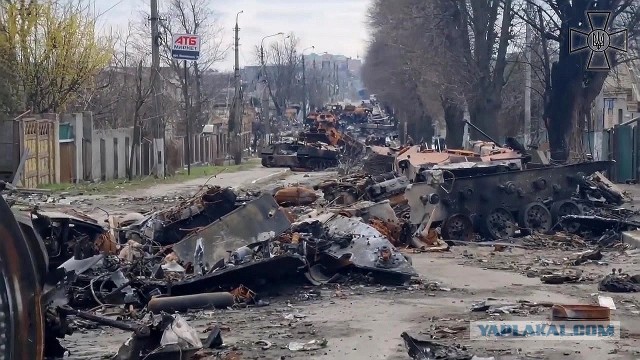 Бедолага-солдат, который 8 лет назад сжёг БТР за 28 млн рублей, разогревая консервы, остался без квартиры в Москве. Из-за пожара.