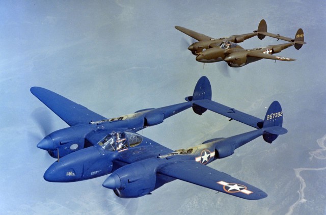 Многоцелевой истребитель P-38 «Lightning»