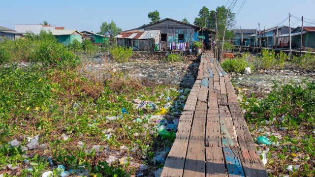 Как райский остров утонул в горах мусора