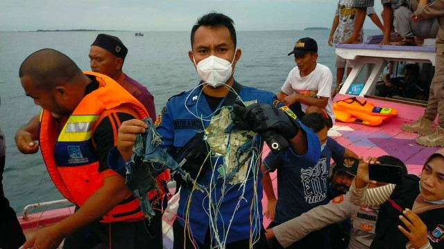 Вылетевший из Джакарты Boeing 737-500 пропал с радаров (Sriwijaya Airlines, SJ182)