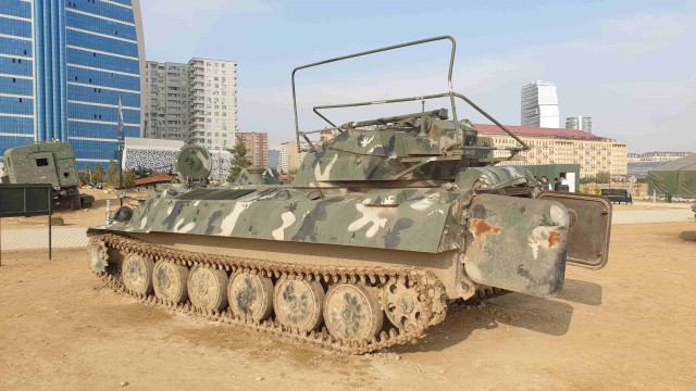 Выставка трофейной военной техники в Баку