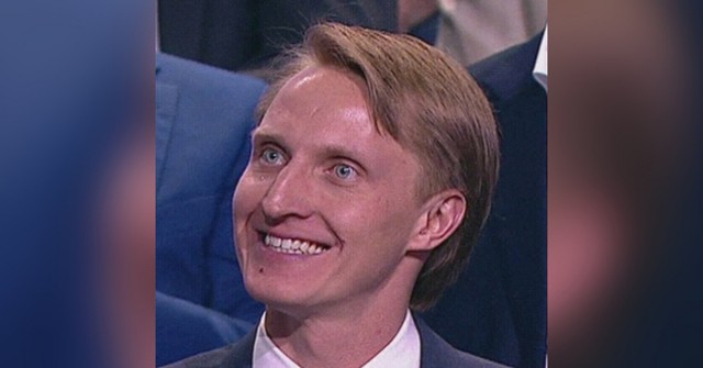 Роспотребнадзор нарисовал себе супергероя Зожмена. В плаще и с флагом Нидерландов на футболке