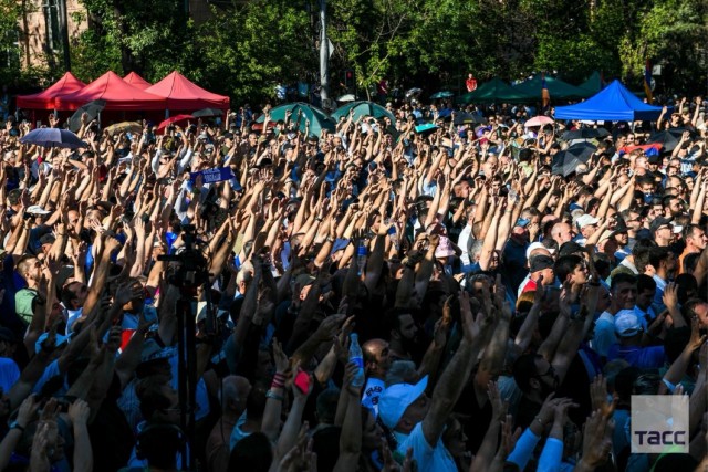 В Армении движня