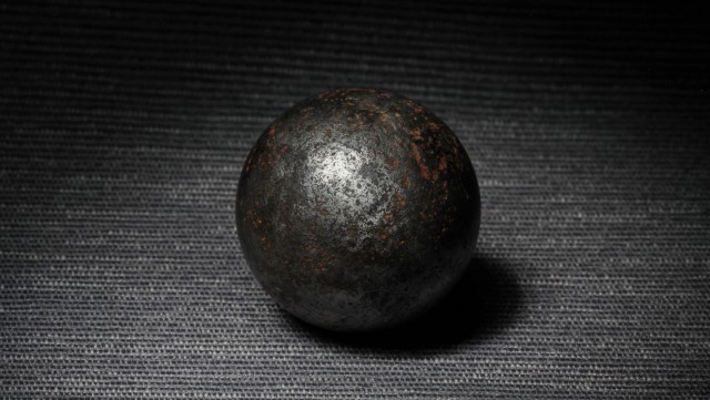 Треск, гул и катание шаров: что на самом деле шумит в вашей квартире по ночам