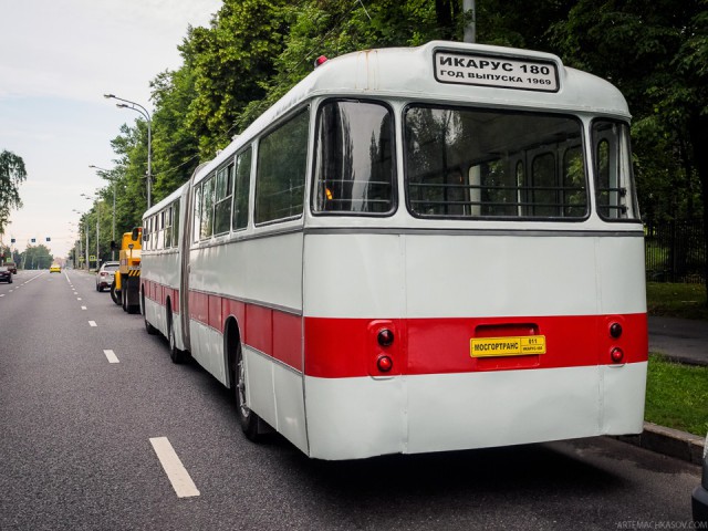 Автобус из прошлого ездит по Москве
