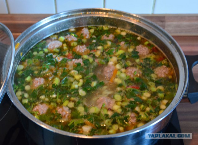 Машевый суп с фрикадельками.